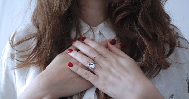 woman wearing silver-colored ring